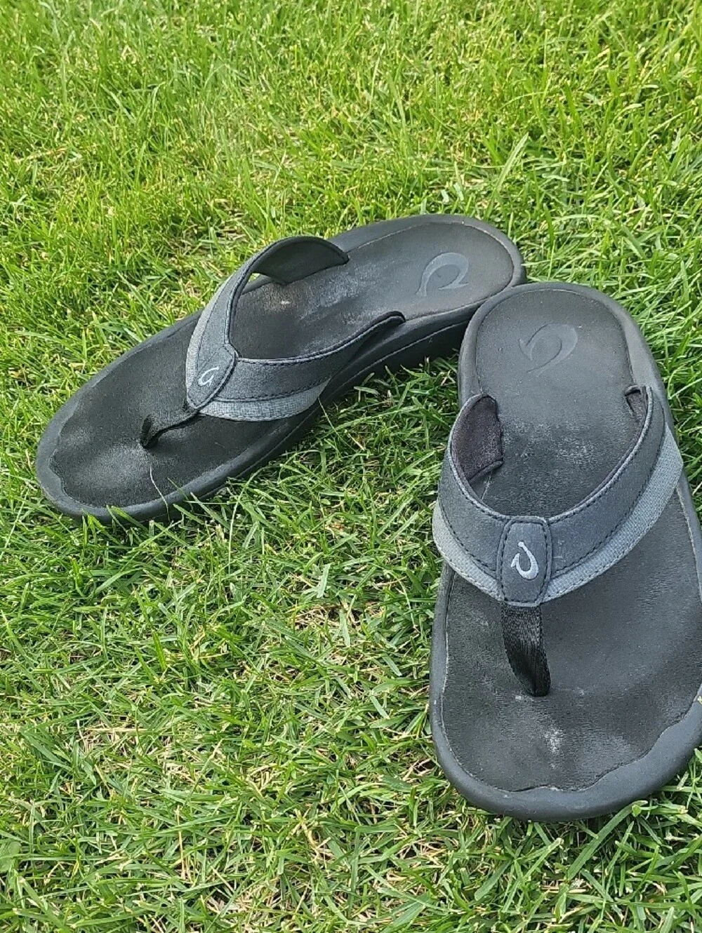 OluKai Black and Gray Men's Flip-Flops Size 12 L19